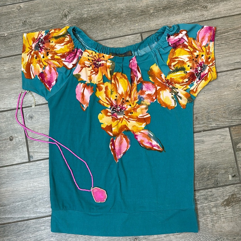 Limited (Outback Red) blue floral top🌸💐
